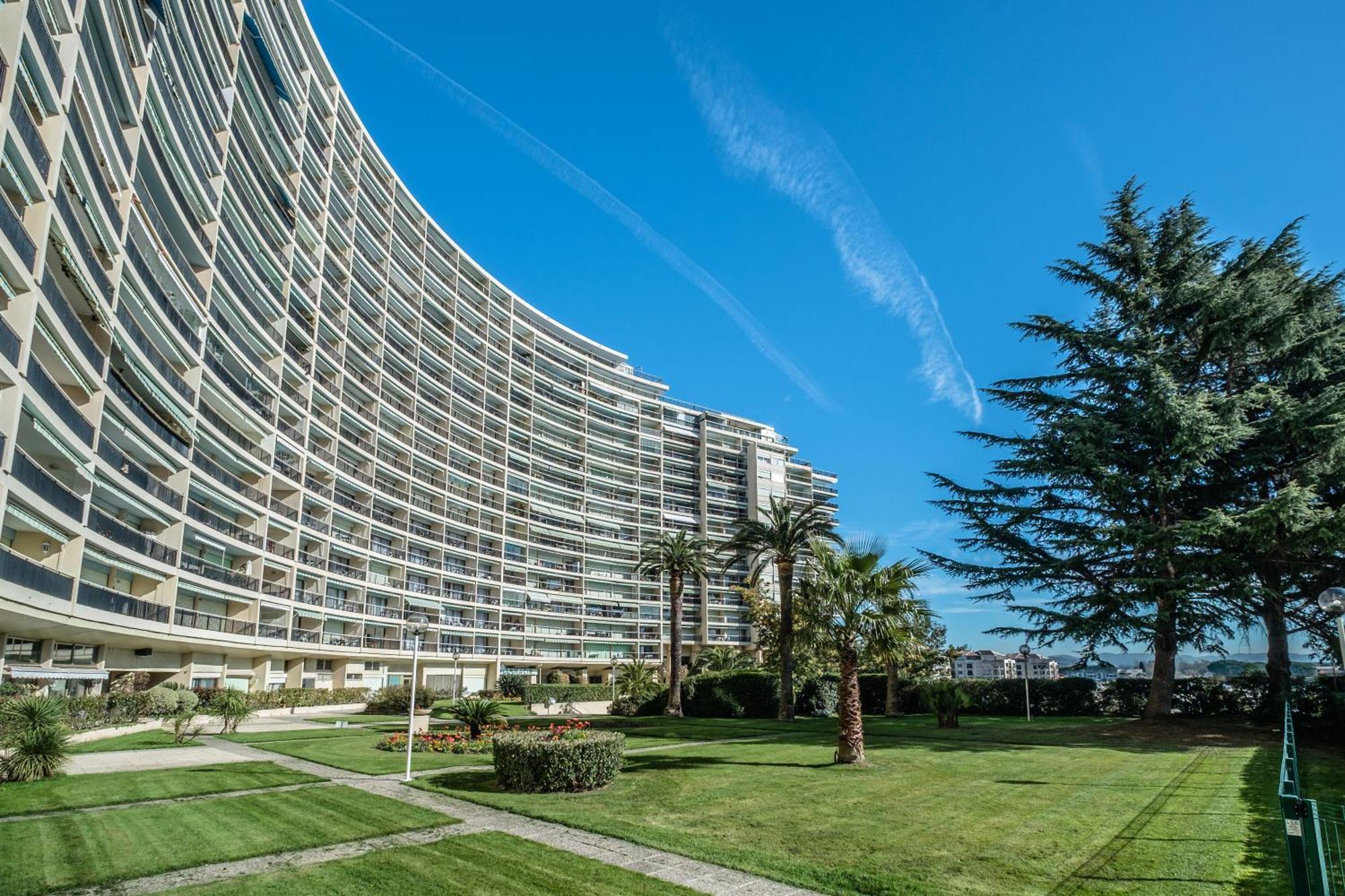 Cannes Marina Aparthotel